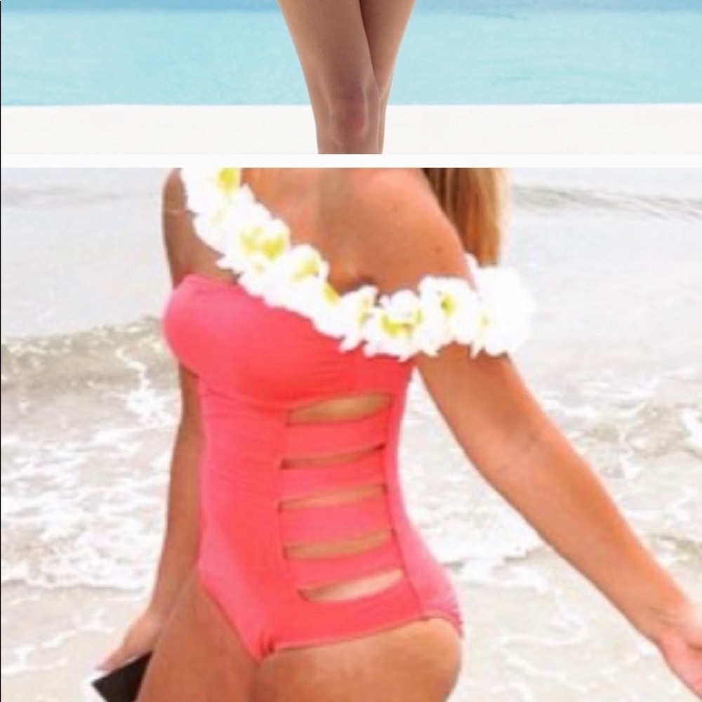 Kenneth Cole Reaction Sexy One-Piece Swimsuit